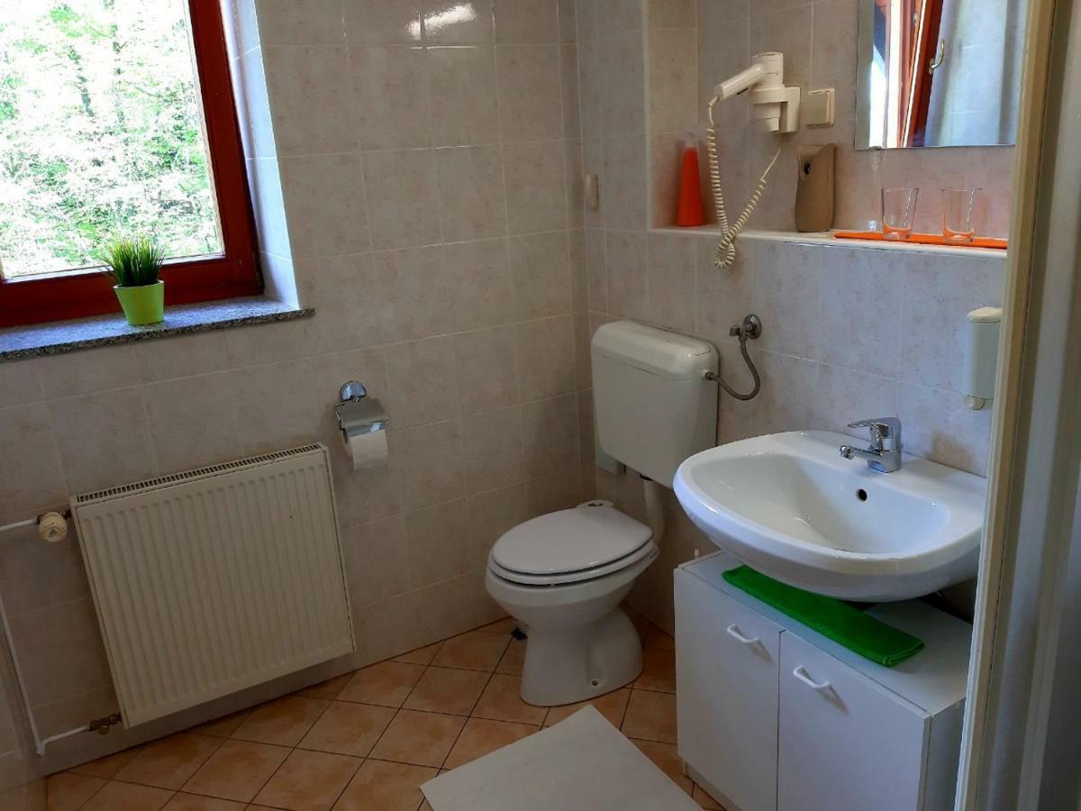 Guesthouse Pri Cebelici Lukovica pri Domžalah Eksteriør billede